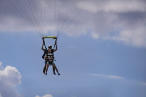 parachutesprong-vliegveld-Breda